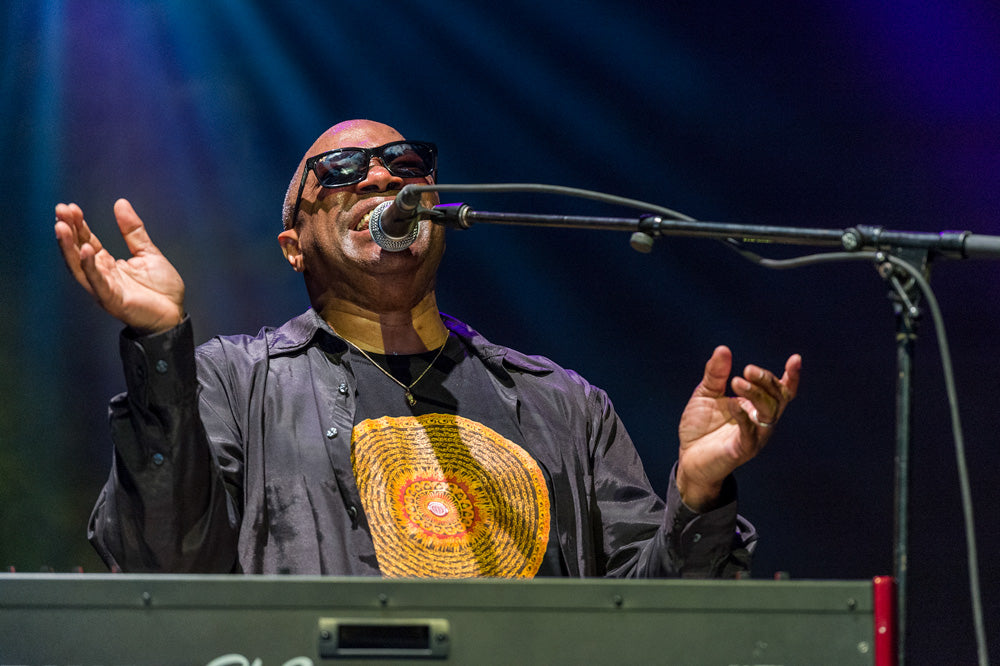 Ellis Hall – Playing for Change